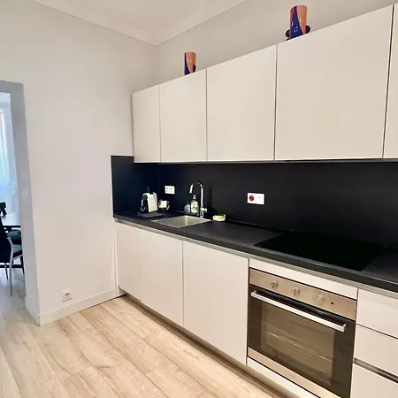 Center 2 Min Walk To Quiet Sunny Balcony Apartman