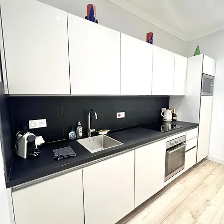 Apartman Center 2 Min Walk To Quiet Sunny Balcony *