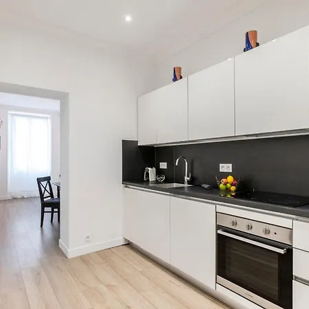 Center 2 Min Walk To Quiet Sunny Balcony
