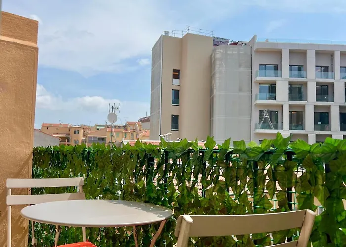 Center 2 Min Walk To Quiet Sunny Balcony Appartement